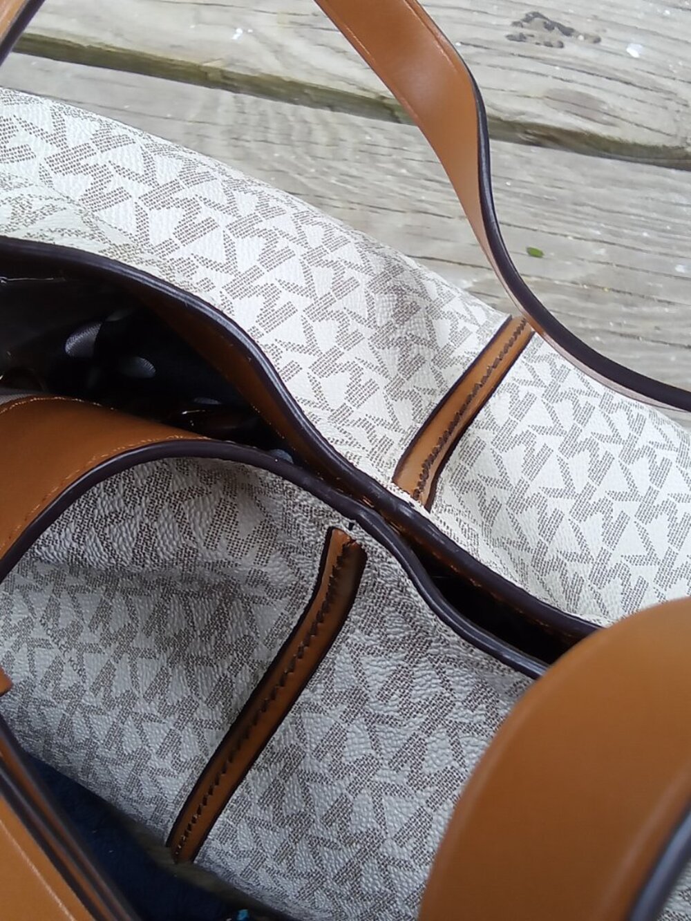 Michael Kors SET Tote & FREE Wallet with Crossbody Strap FREE Shipping - Picture 3 of 15